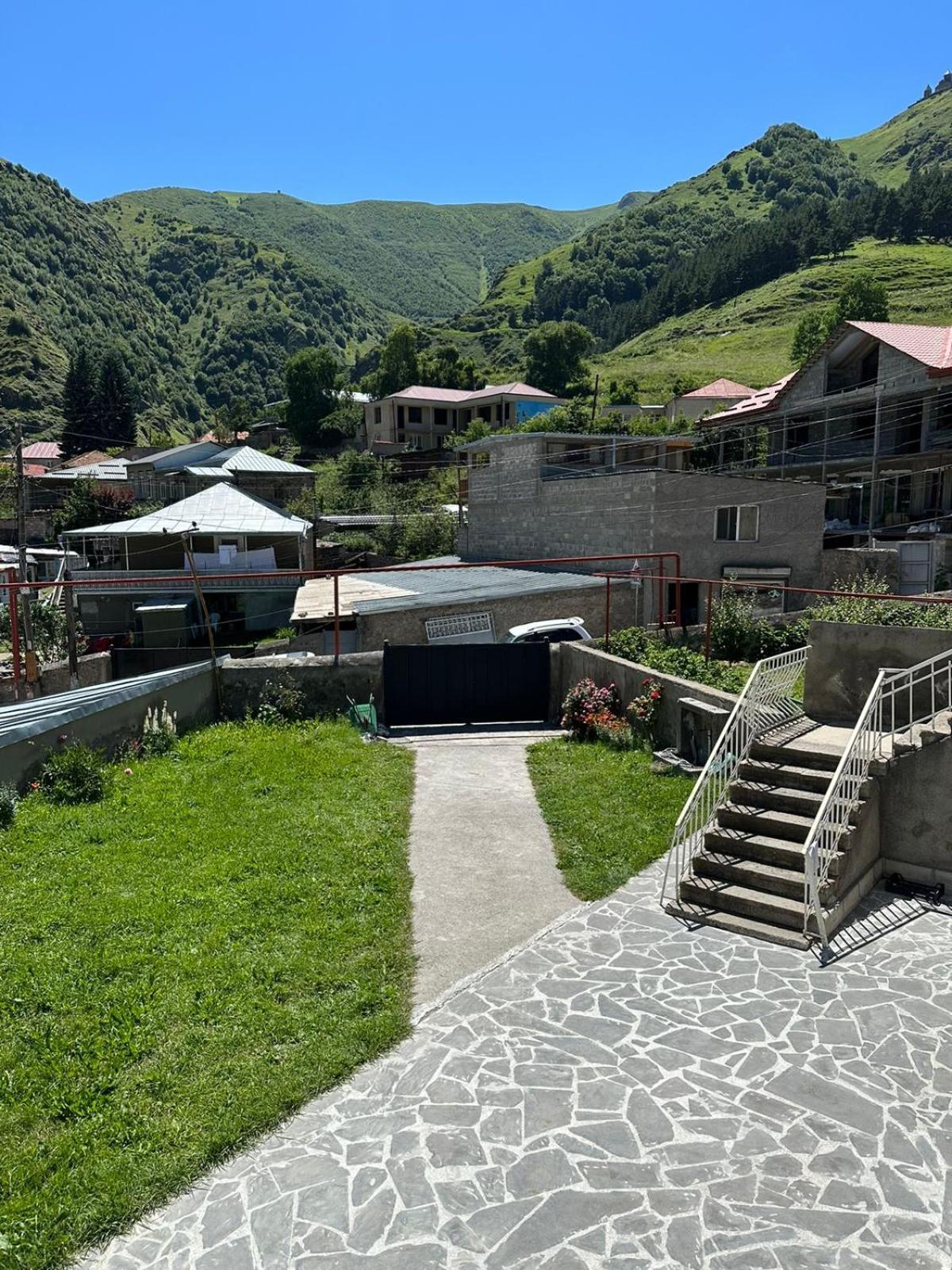 Готель Polaris Kazbegi Екстер'єр фото